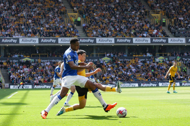 形成鲜明对 形成鲜明对